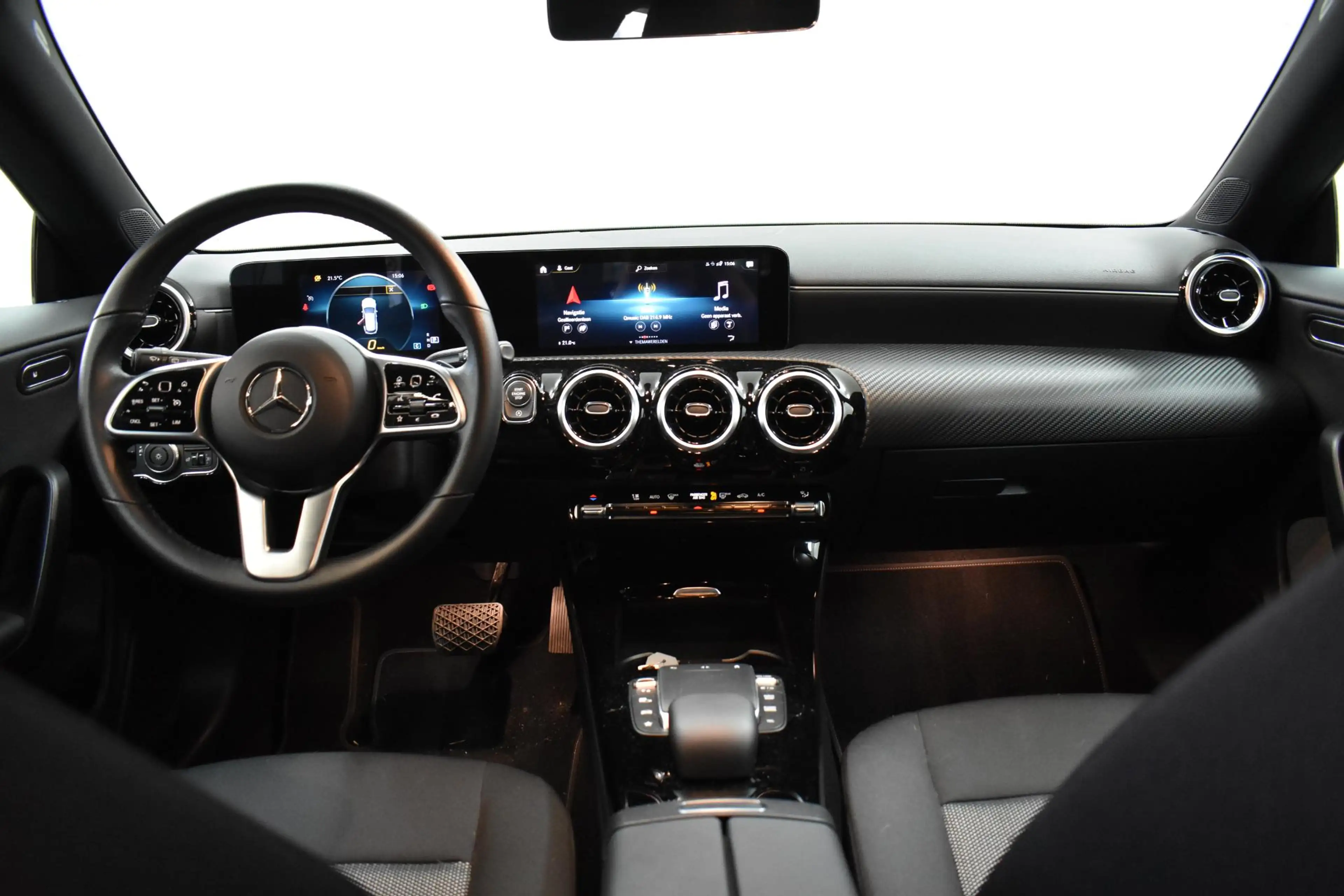 Mercedes-Benz CLA 180 Shooting Brake CLA d Shooting Brake — photo 11