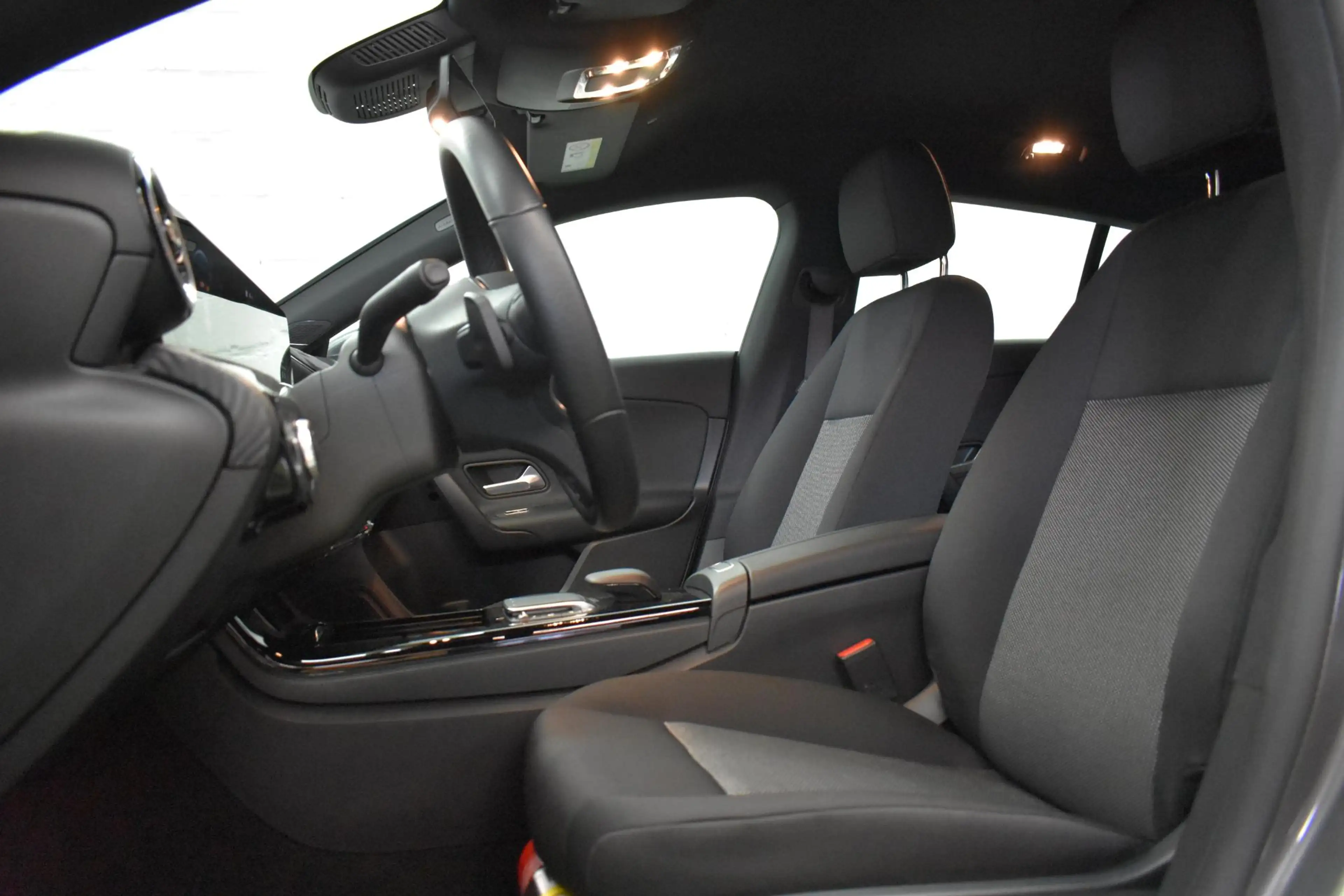 Mercedes-Benz CLA 180 Shooting Brake CLA d Shooting Brake — photo 12