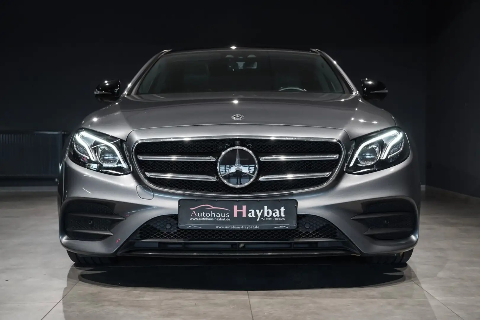 Mercedes-Benz E 300 e AMG Night-Pano-HeadUp-Leder-360° Grau - 2