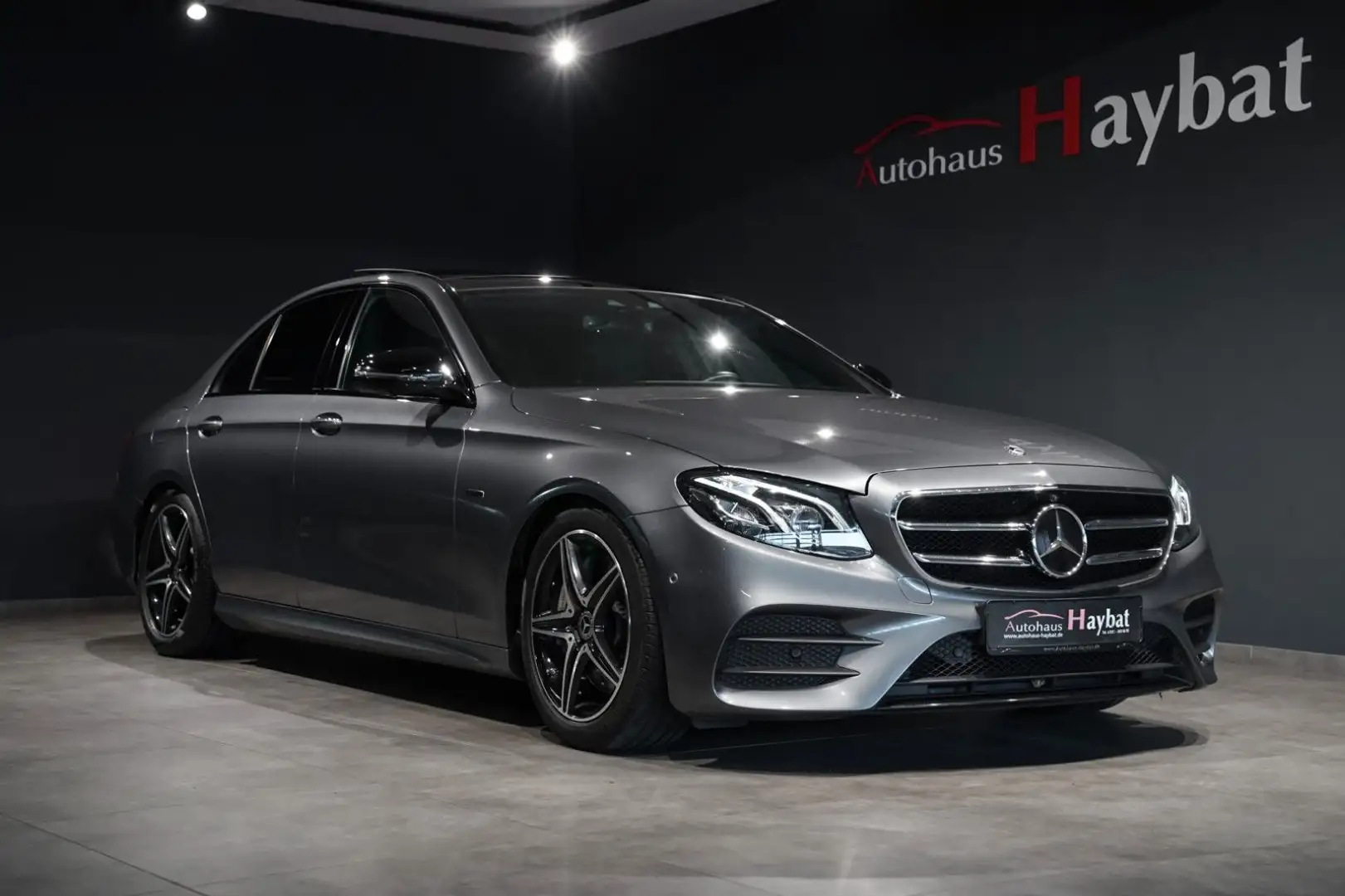 Mercedes-Benz E 300 e AMG Night-Pano-HeadUp-Leder-360° Grau - 1