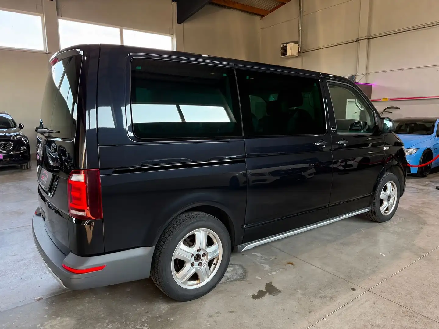 Volkswagen T6 Multivan PanAmericana 2,0 TDI 4Motion BMT DSG PanAmericana Schwarz - 2