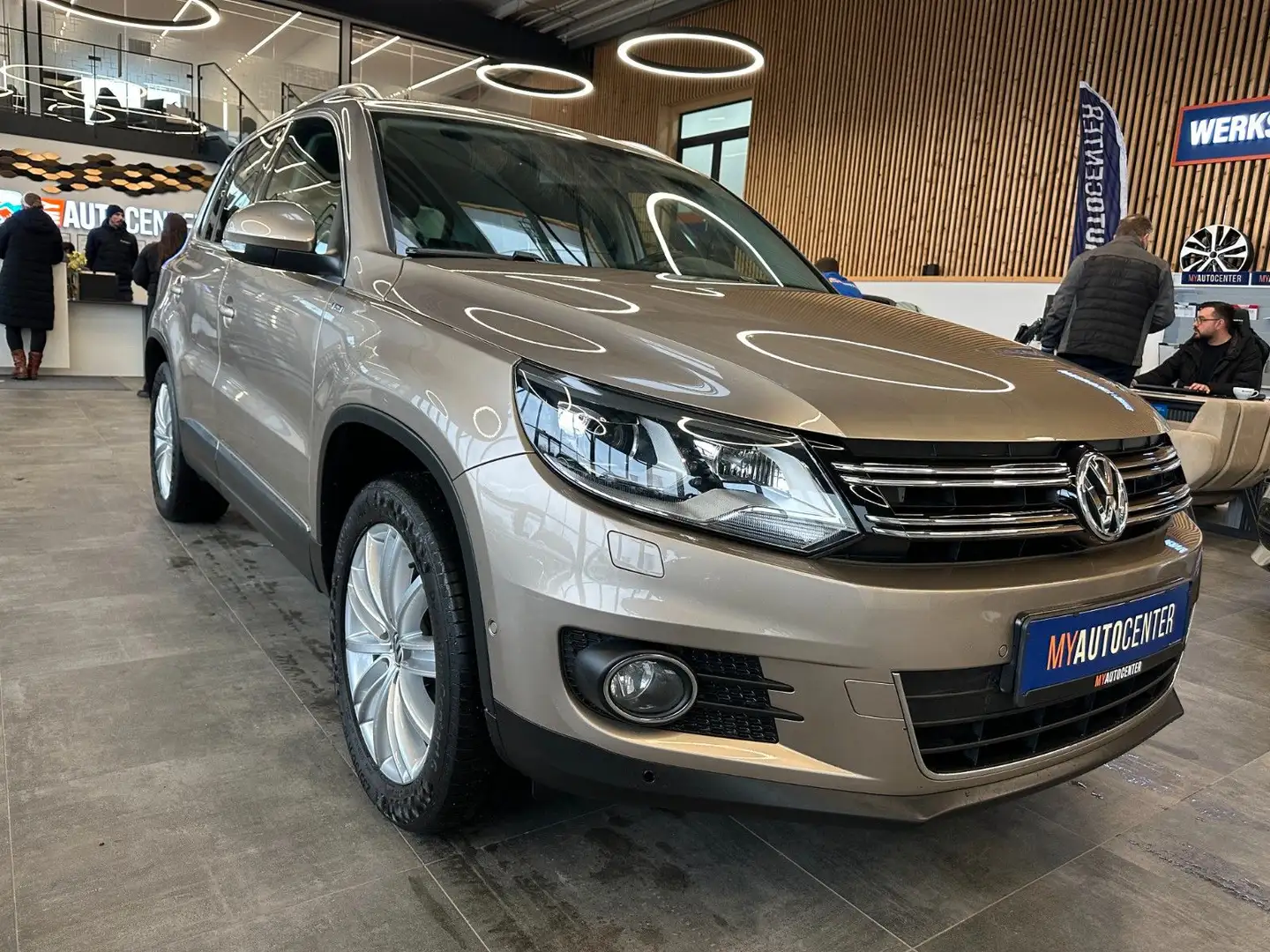 Volkswagen Tiguan Cup Sport & Style BMT 4Motion*AHK*Xenon* Beige - 2