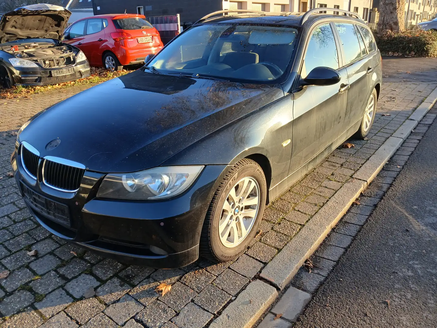 BMW 320 i Touring Panorama Navi Zwart - 1