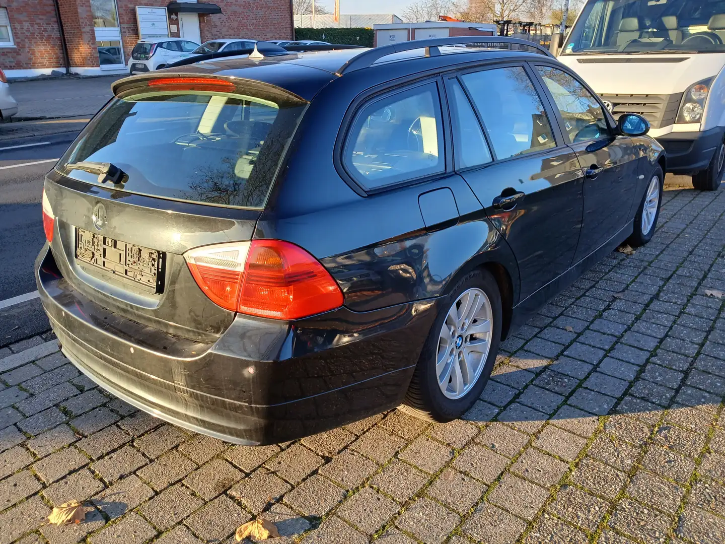 BMW 320 i Touring Panorama Navi Zwart - 2
