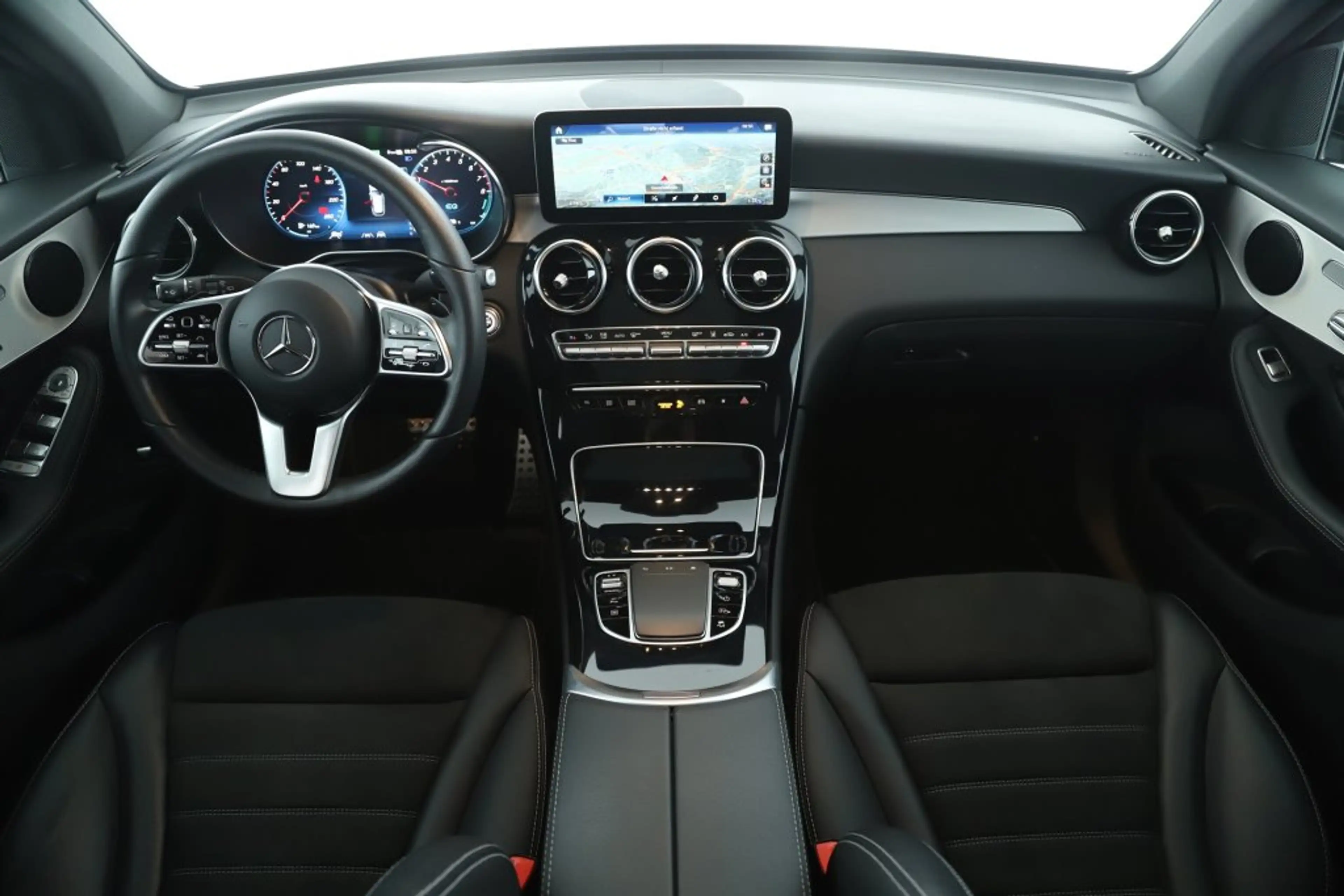 Mercedes-Benz GLC 300 e PHEV 4MATIC Autom AMG-LINE NIGHT NAVI PANO LED — photo 12