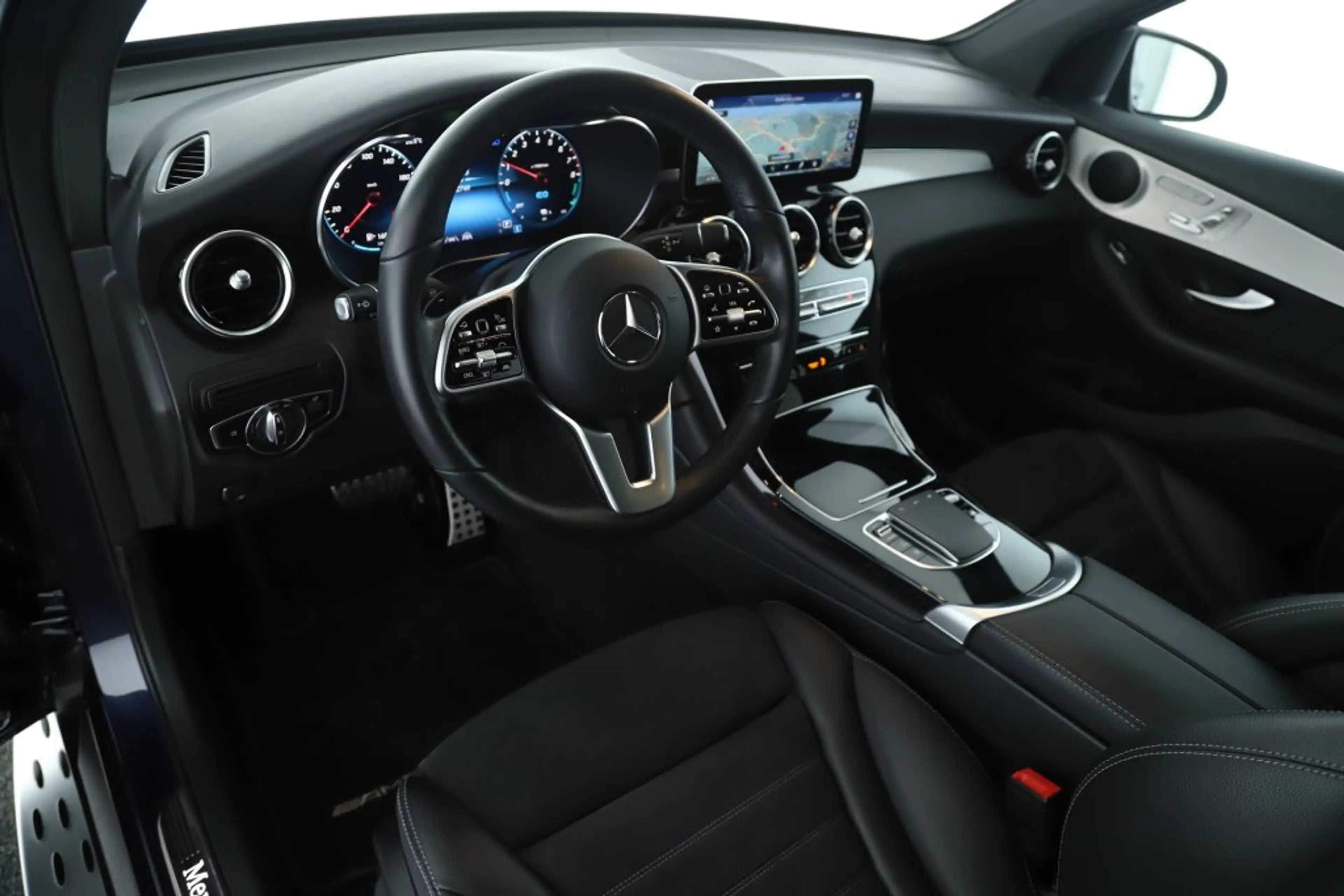 Mercedes-Benz GLC 300 e PHEV 4MATIC Autom AMG-LINE NIGHT NAVI PANO LED — photo 9