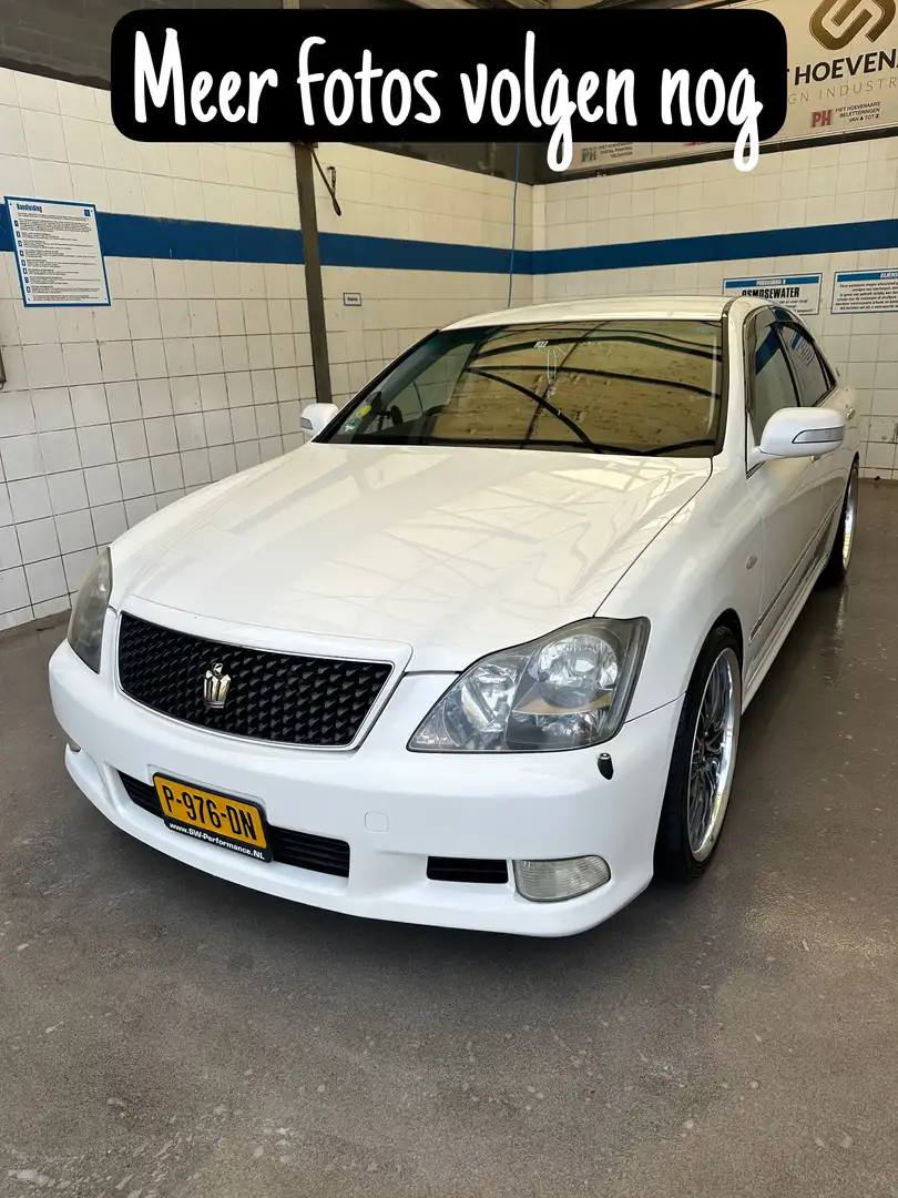 Toyota Crown Athlete Weiß - 1