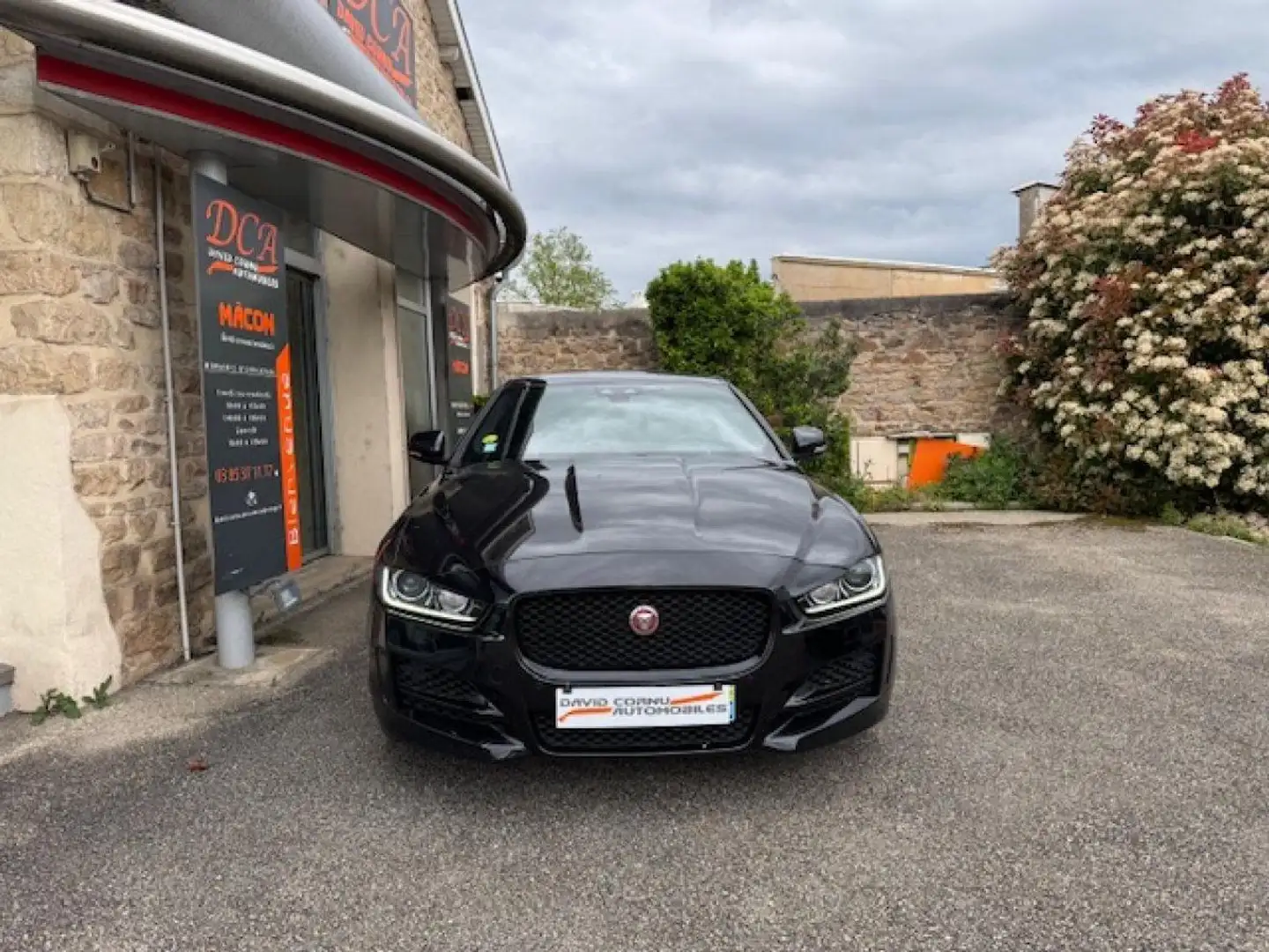 Jaguar XE 2.0 D - 180 - BVA - AWD BERLINE R-Sport PHASE 1 Noir - 2