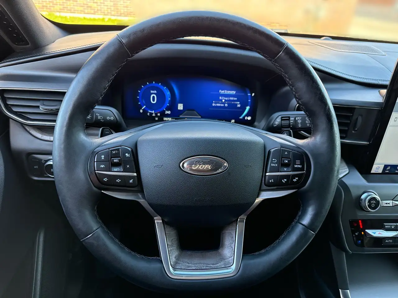 Ford Explorer снимка Ford Explorer