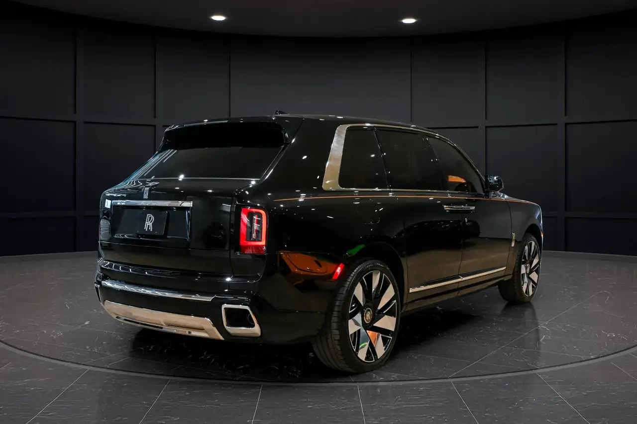 Rolls-Royce Cullinan снимка Rolls-Royce Cullinan