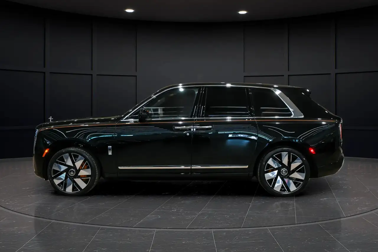 Rolls-Royce Cullinan снимка Rolls-Royce Cullinan