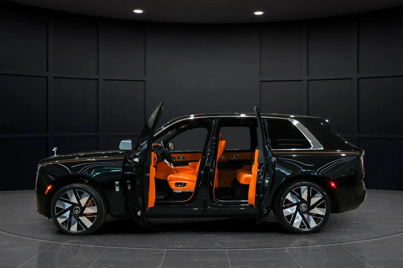 Rolls-Royce Cullinan снимка Rolls-Royce Cullinan