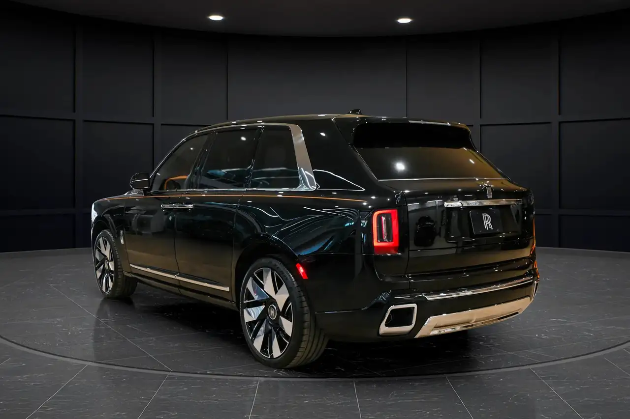 Rolls-Royce Cullinan снимка Rolls-Royce Cullinan