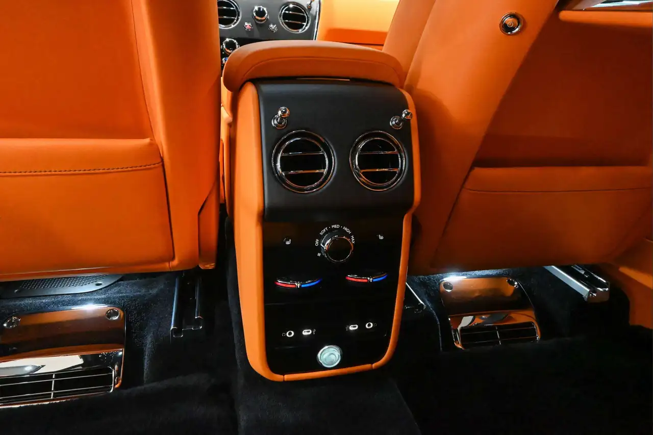 Rolls-Royce Cullinan снимка Rolls-Royce Cullinan