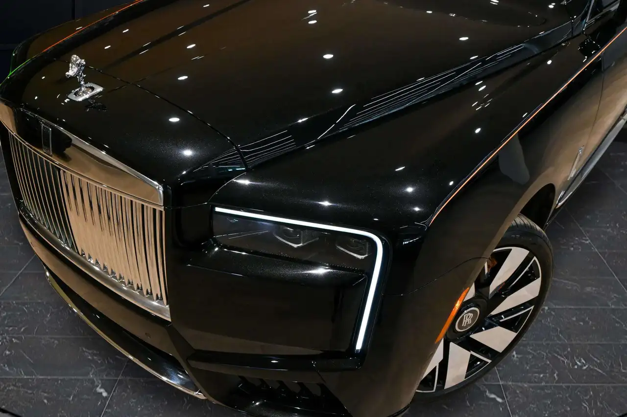 Rolls-Royce Cullinan снимка Rolls-Royce Cullinan