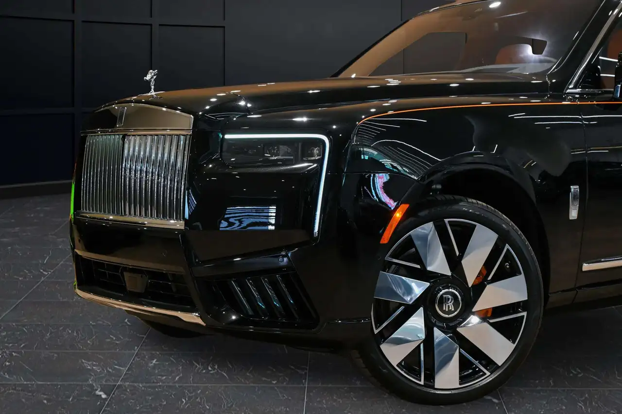 Rolls-Royce Cullinan снимка Rolls-Royce Cullinan