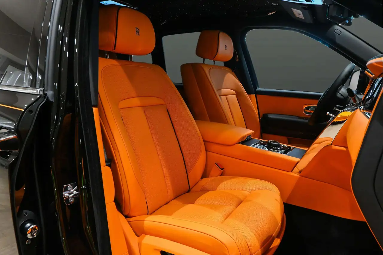 Rolls-Royce Cullinan снимка Rolls-Royce Cullinan