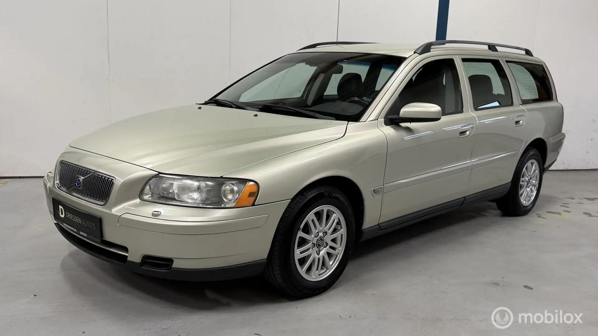 Volvo V70 2.4 Kinetic YOUNGTIMER / XENON Beige - 1