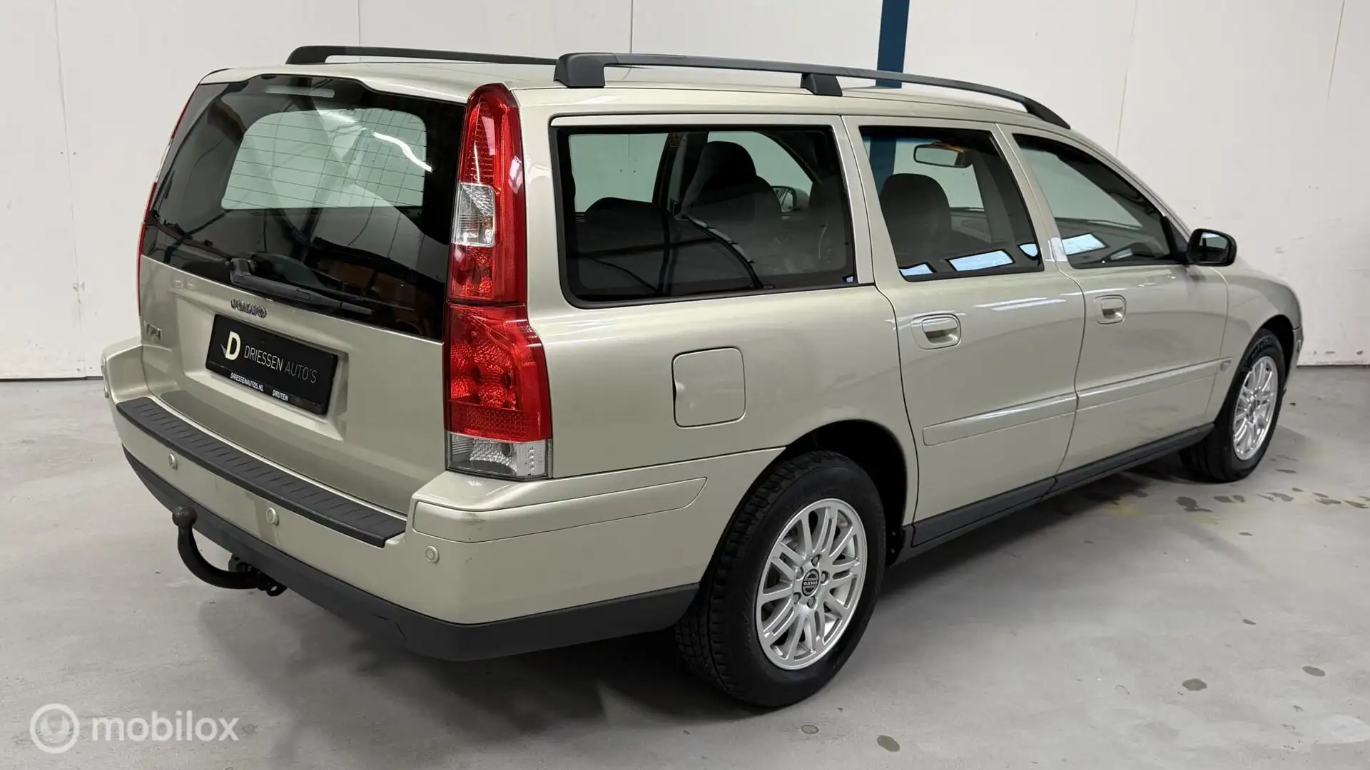 Volvo V70 2.4 Kinetic YOUNGTIMER / XENON Beige - 2