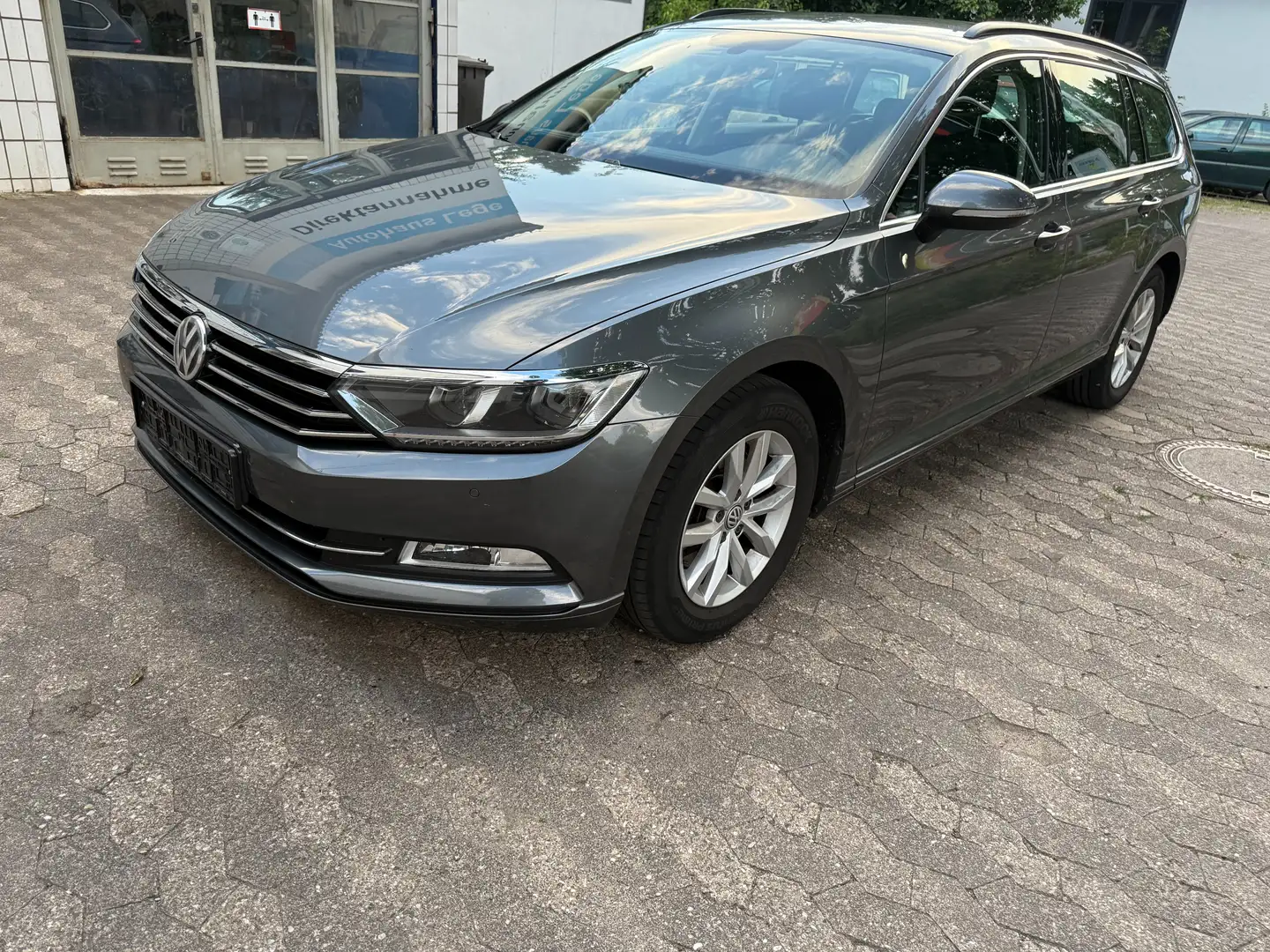 Volkswagen Passat Variant 2.0 TDI (BlueMotion Technology) Highline Grau - 2