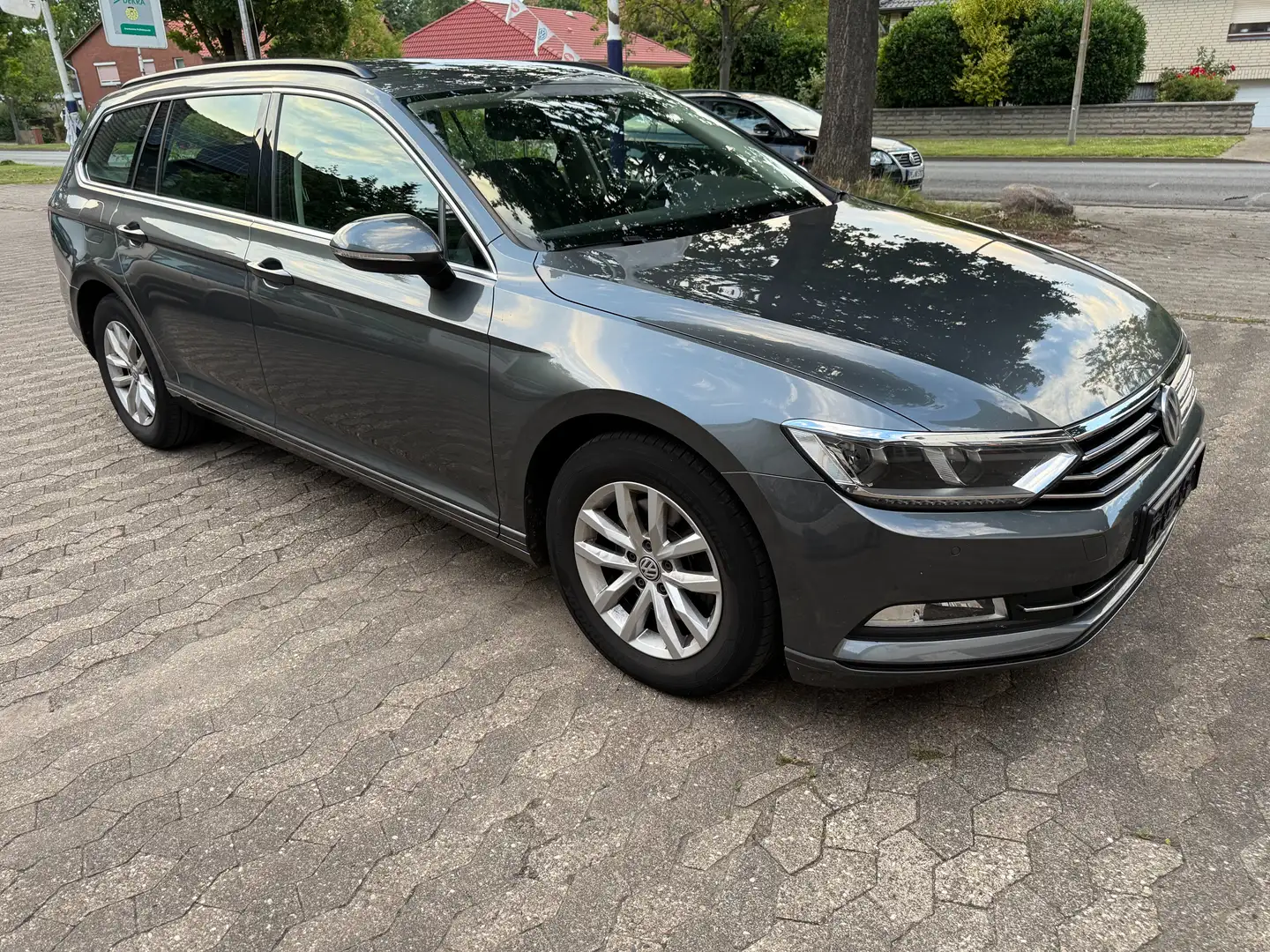 Volkswagen Passat Variant 2.0 TDI (BlueMotion Technology) Highline Grau - 1