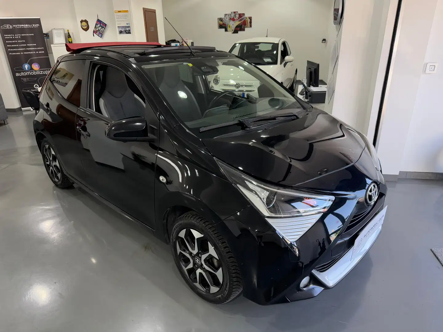 Toyota Aygo 5p 1.0 x-clusiv 72cv Nero - 2