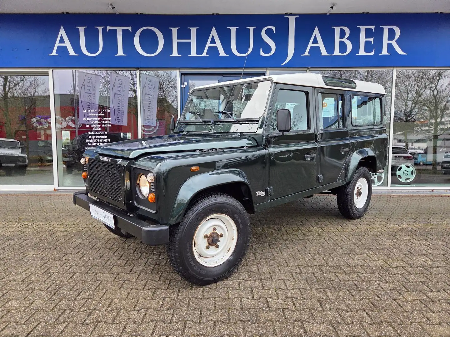 Land Rover Defender 110 Td5 Station Wagon 2.HD AHK Grün - 1