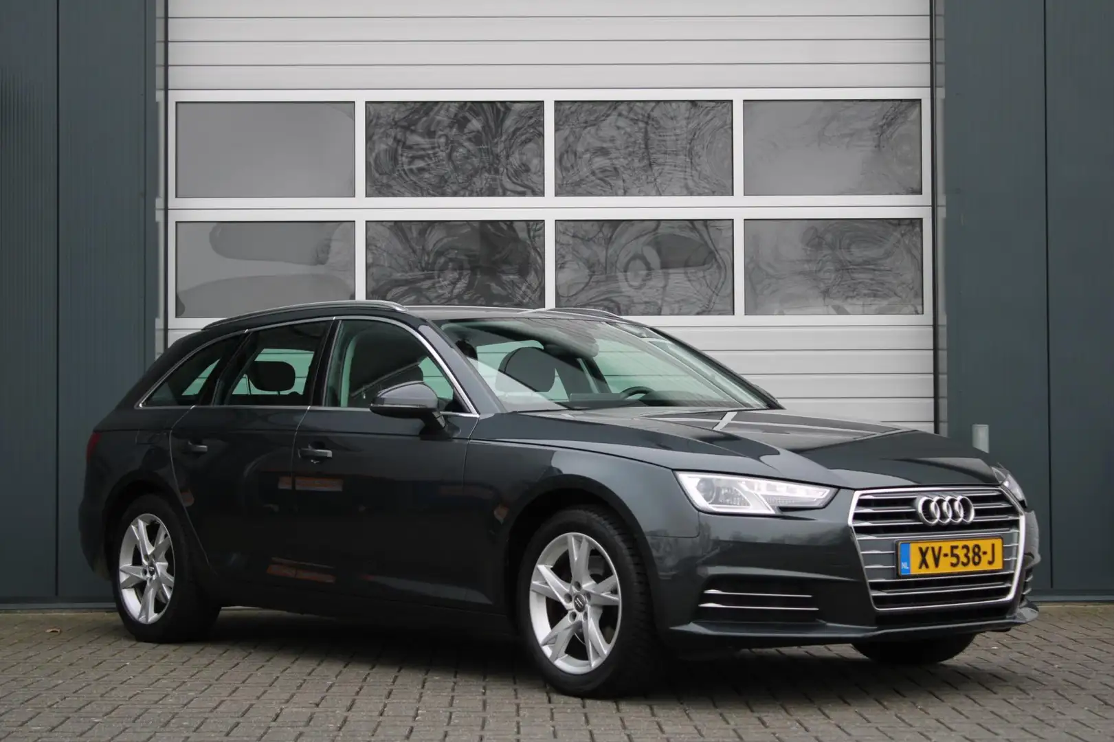 Audi A4 Avant 2.0 TDI Design Pro Line 150pk Automaat Virtu Gris - 1