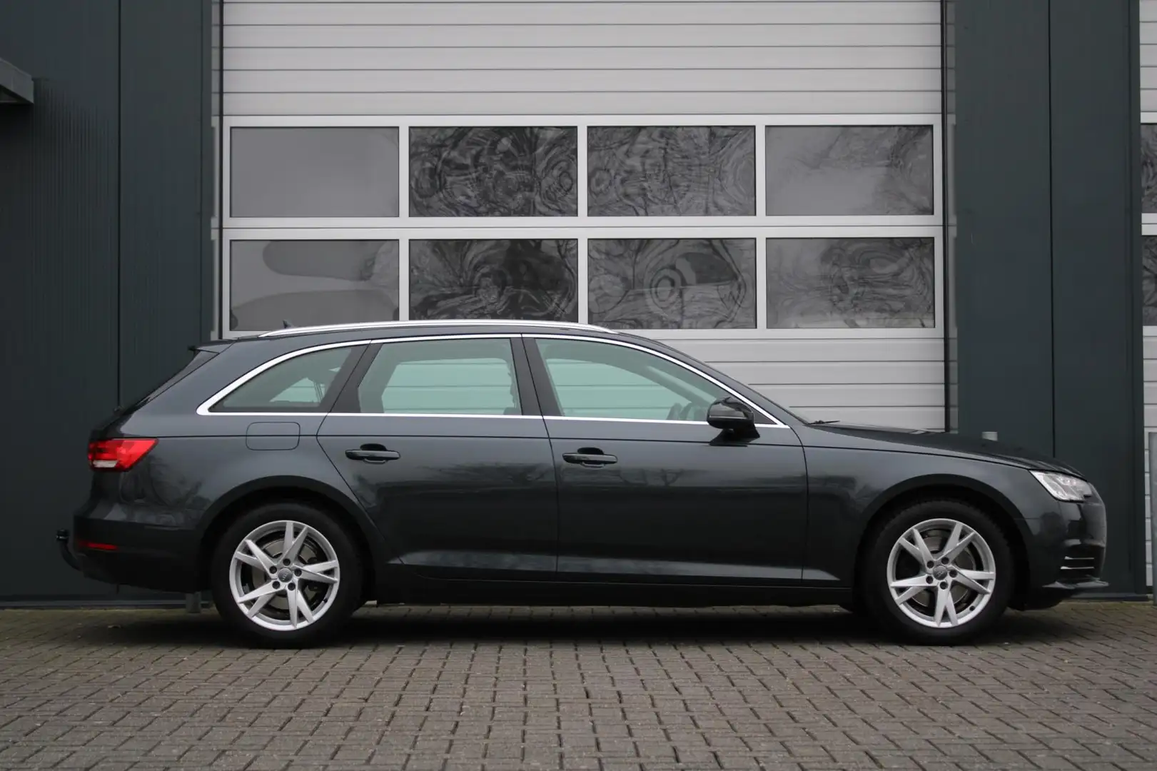 Audi A4 Avant 2.0 TDI Design Pro Line 150pk Automaat Virtu Gris - 2