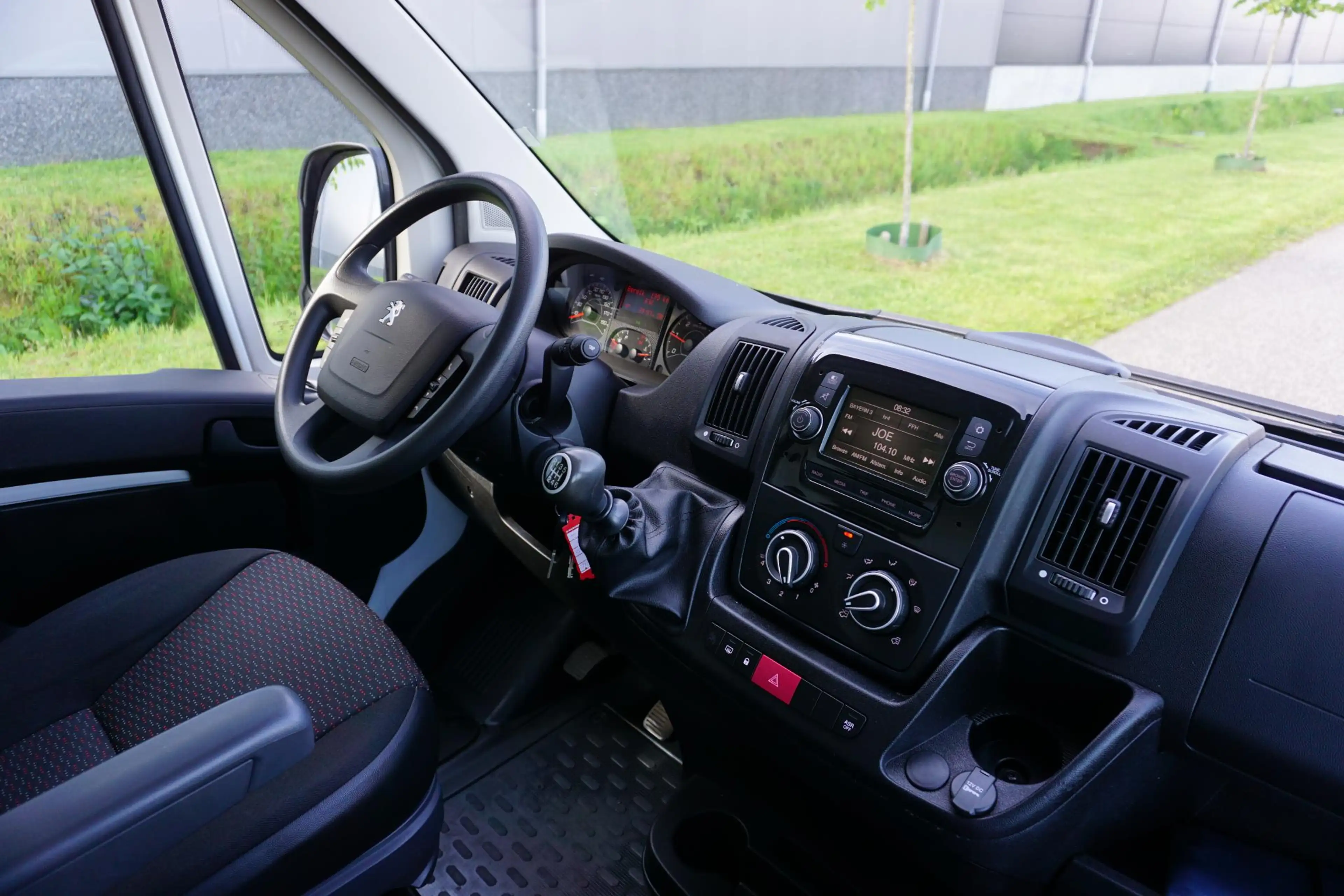Peugeot Boxer 335 2.2 BlueHDi 165 L3H2 Premium Mobiele Werkplaat — photo 4