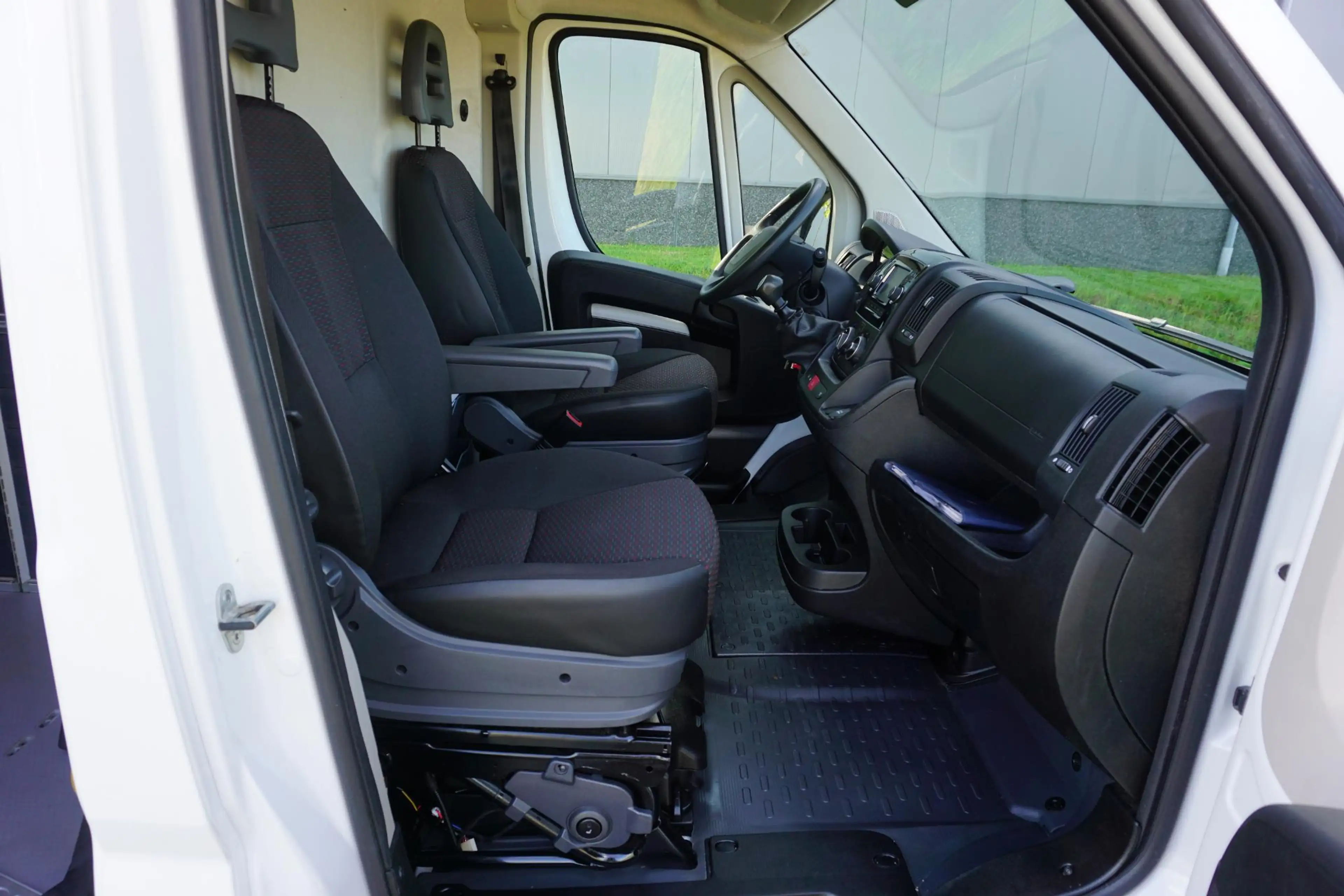 Peugeot Boxer 335 2.2 BlueHDi 165 L3H2 Premium Mobiele Werkplaat — photo 7
