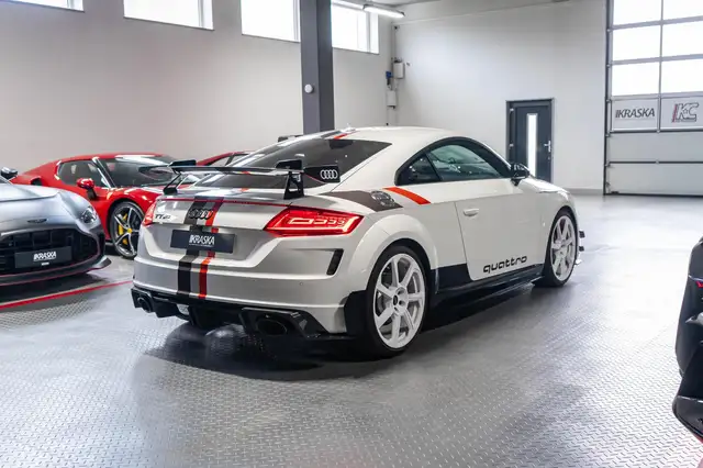 Audi TT RS view 9