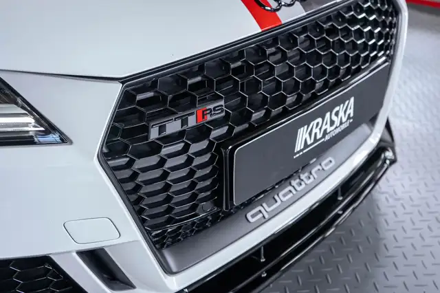 Audi TT RS view 8