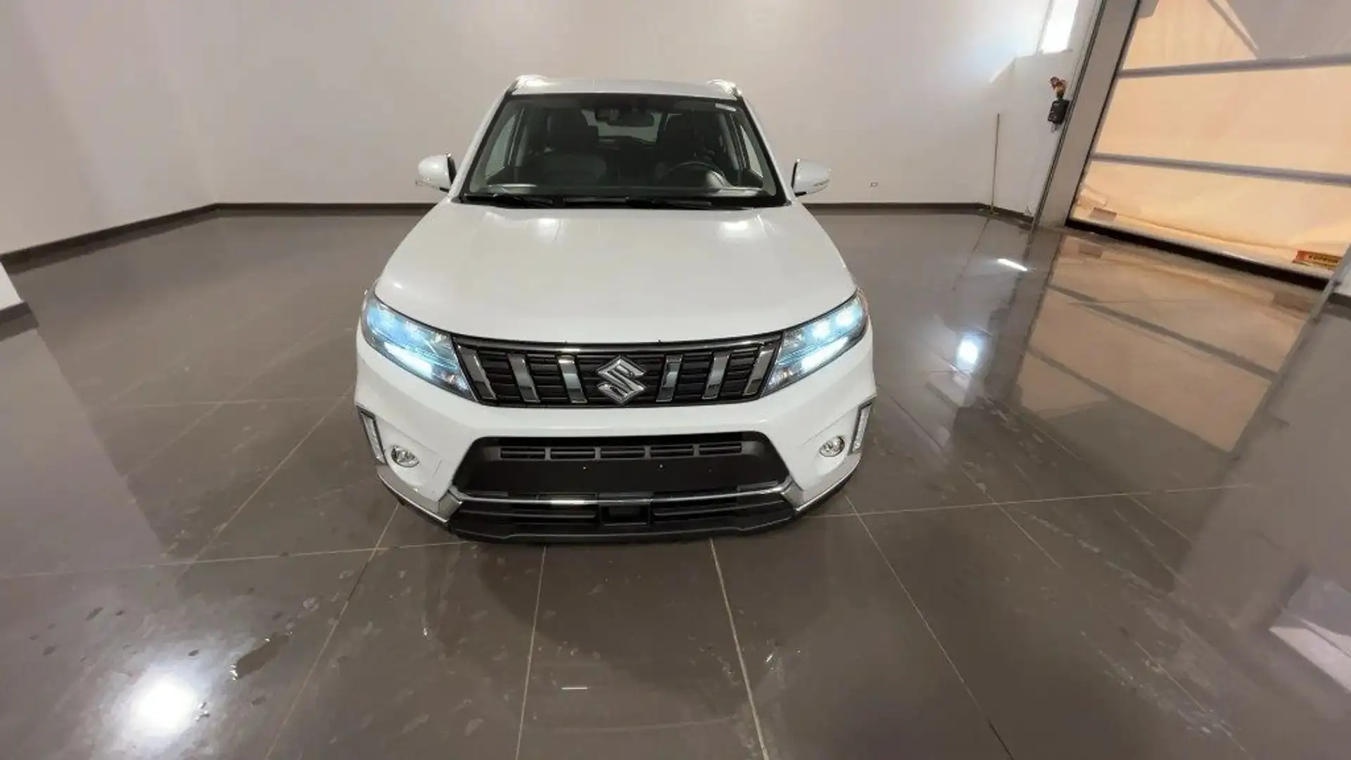 Suzuki Vitara 1.5 Hybrid A/T 4WD AllGrip White - 2