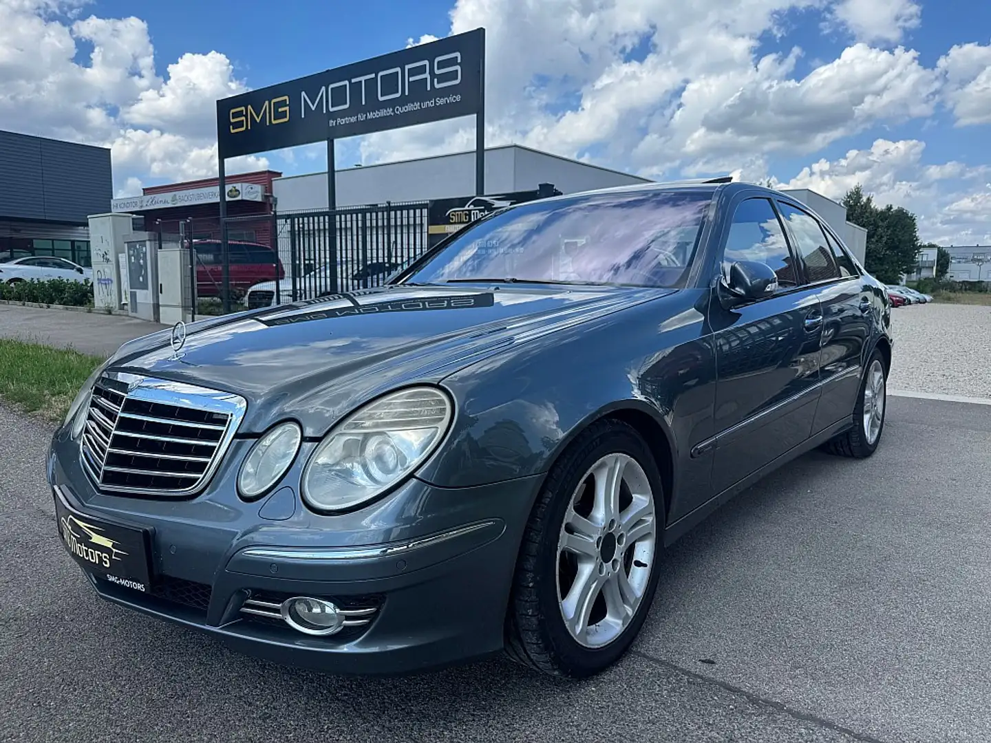 Mercedes-Benz E 300 Avantgarde Bluetec CDI Aut. Grau - 1