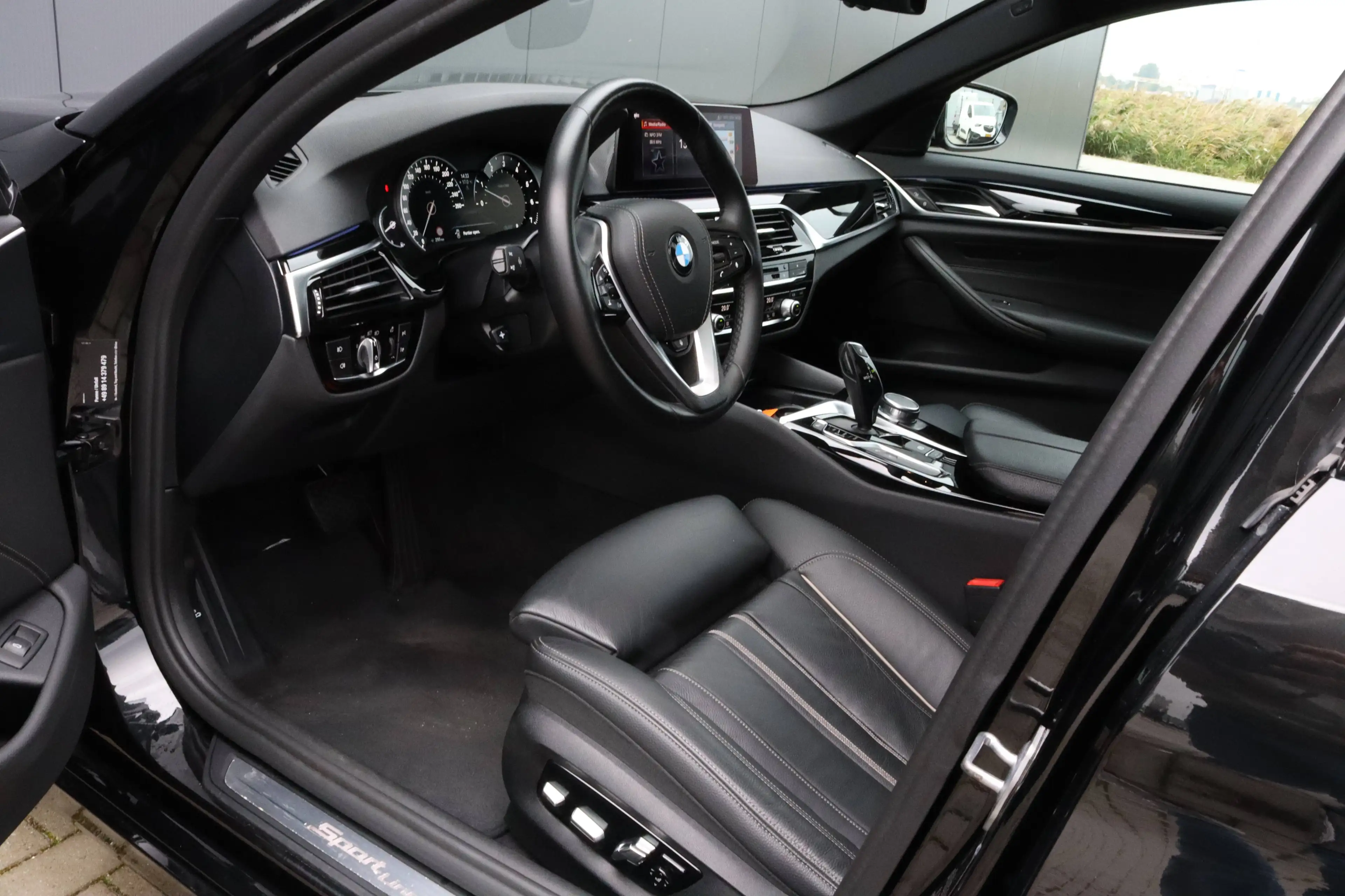 BMW 540 540i xDrive Pano Softclose Trekhaak Dealer onderhouden — photo 10