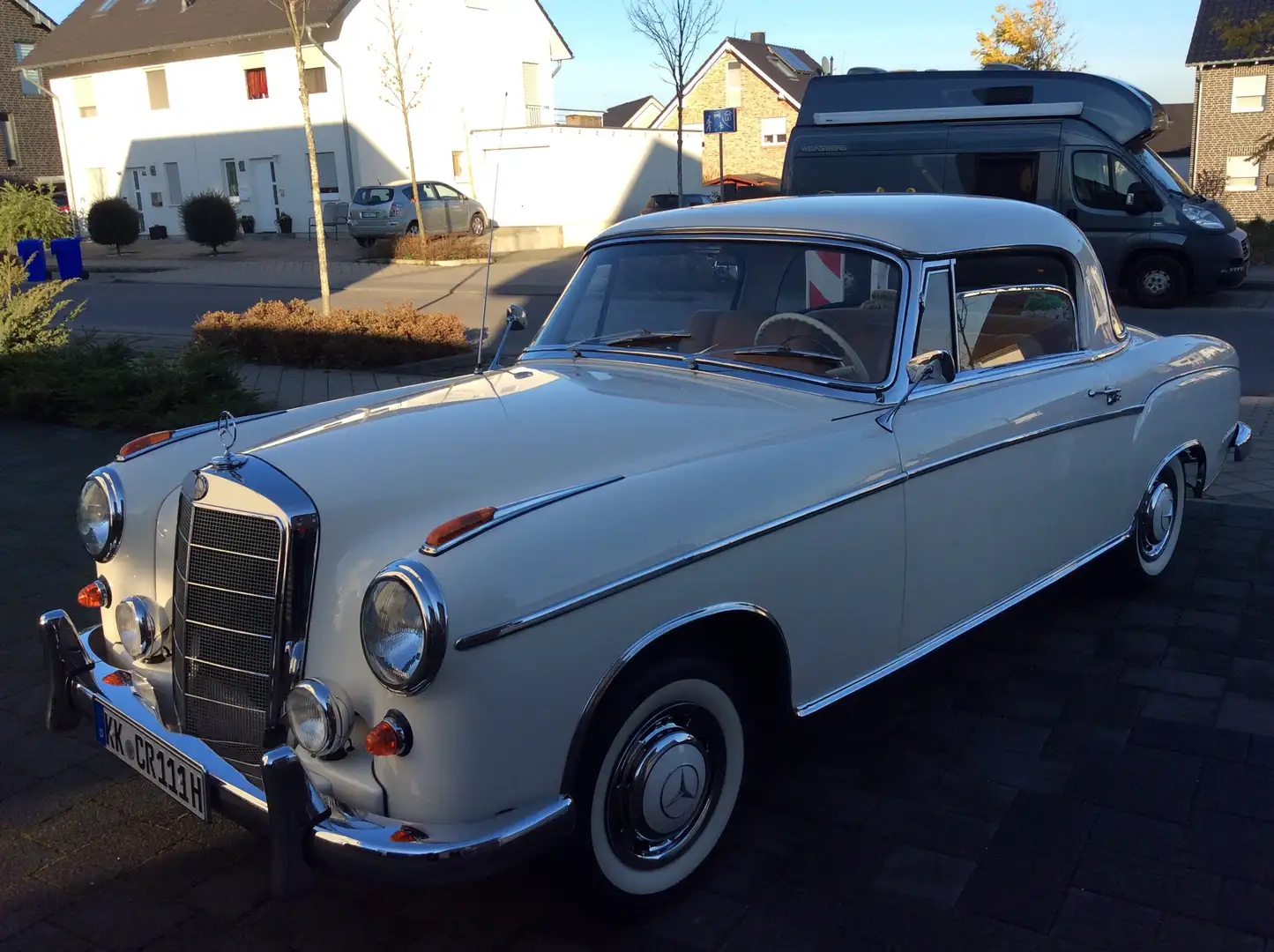 Mercedes-Benz 220 220S Coupe - 2