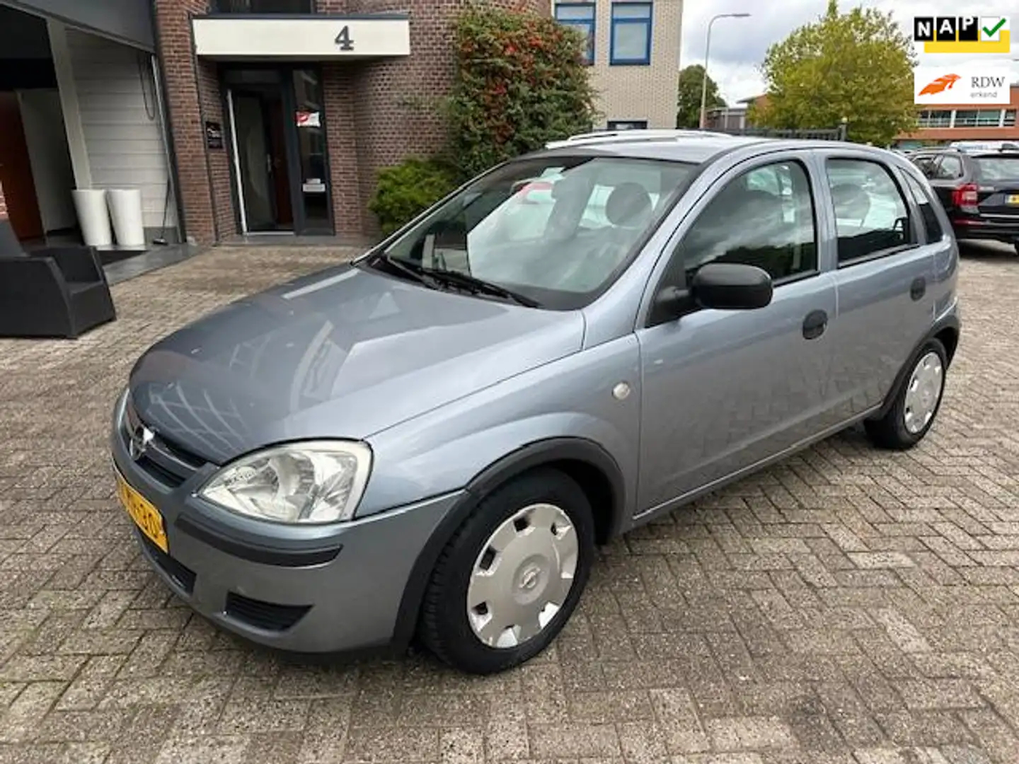 Opel Corsa 1.2-16V Essentia, bj.2003,grijs,5 deurs,airco,APK Grau - 1