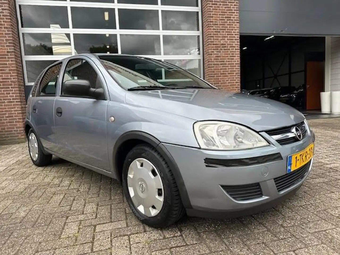 Opel Corsa 1.2-16V Essentia, bj.2003,grijs,5 deurs,airco,APK Grau - 2