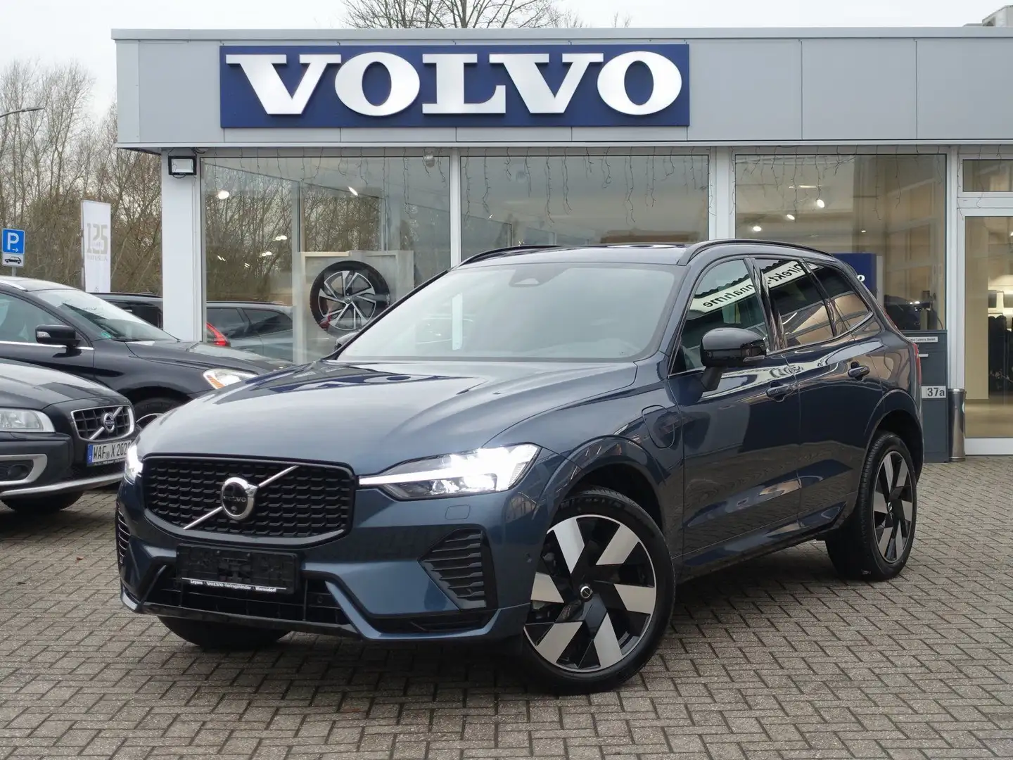 Volvo XC60 Plus Dark T8AWD Plug-in Hybrid/360°/AHK/H&K Blau - 1