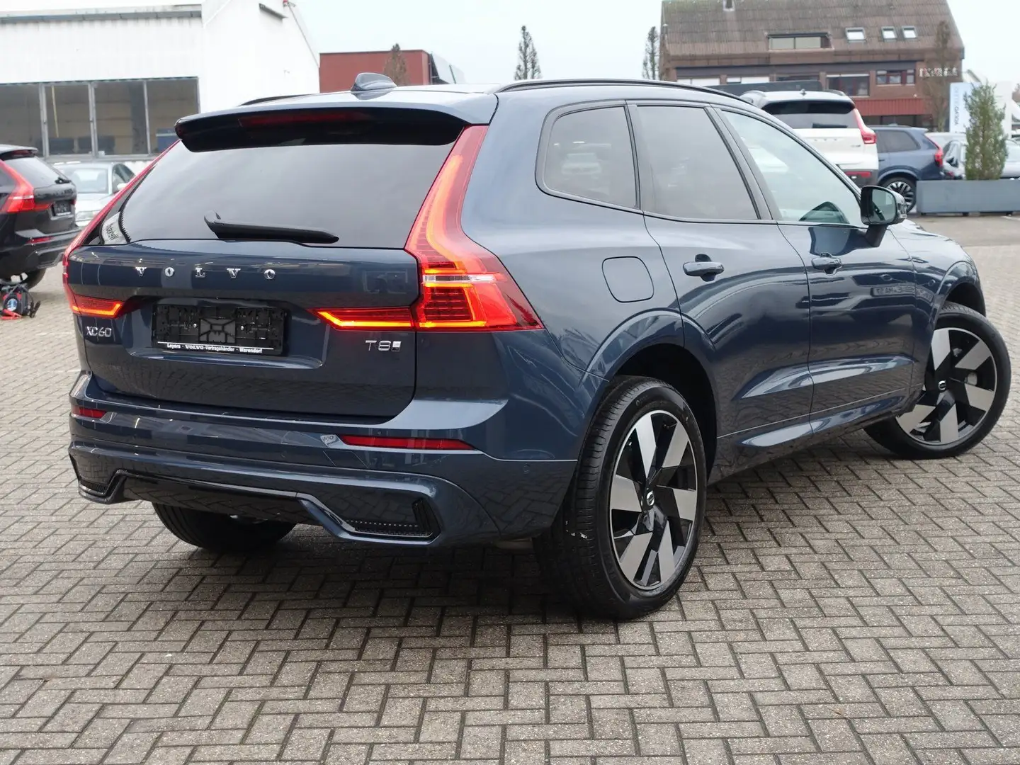 Volvo XC60 Plus Dark T8AWD Plug-in Hybrid/360°/AHK/H&K Blau - 2