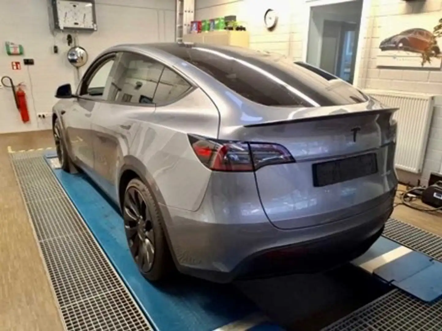 Tesla Model Y Performance Dual AWD 8x Rundumsichtkameras Argent - 2