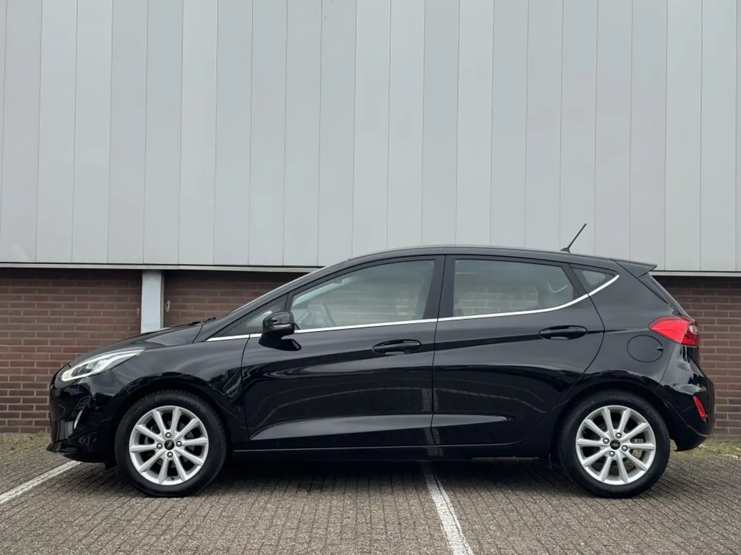 Ford Fiesta 1.0 EcoB. Titanium Zwart - 2