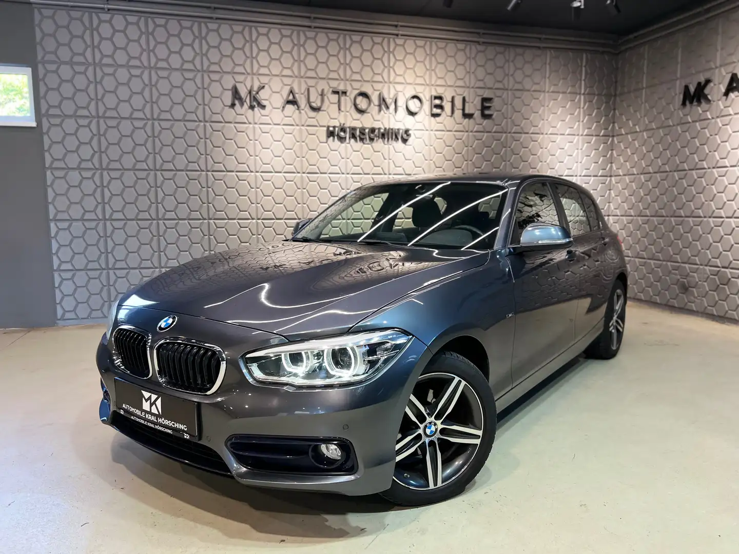 BMW 118 i Sport Line*PDC*6-GANG*NAVI*KLIMA*SITZHEIZUNG*LED Grau - 1