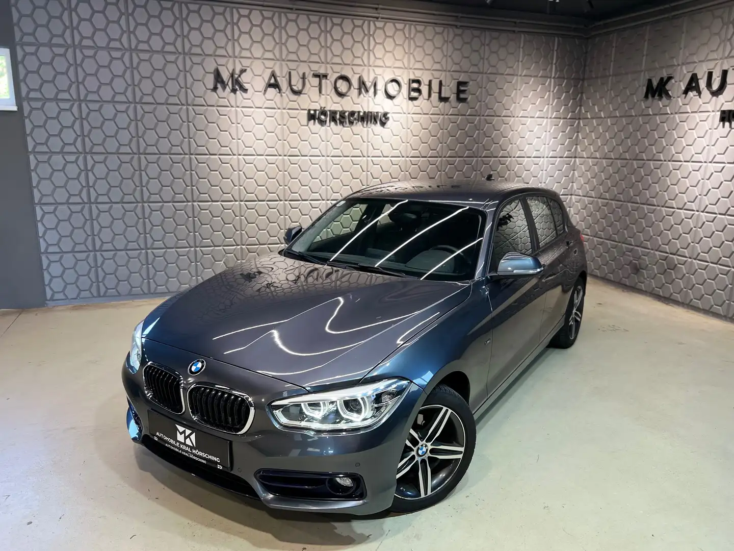 BMW 118 i Sport Line*PDC*6-GANG*NAVI*KLIMA*SITZHEIZUNG*LED Grau - 2