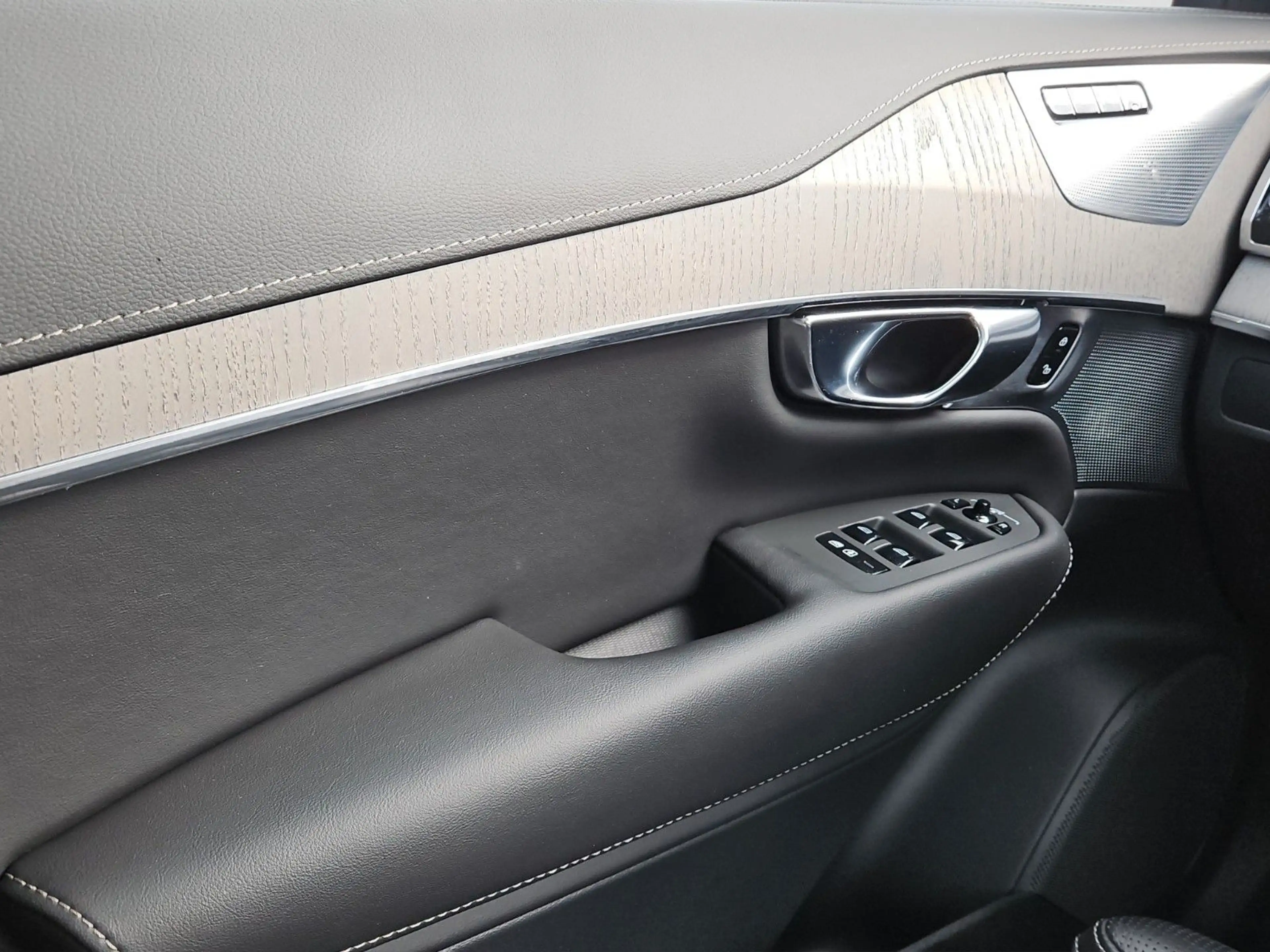 Volvo XC90 T8 AWD Ultra Dark VOLL !HUD/ PANO/ AHK/ MSG — photo 15
