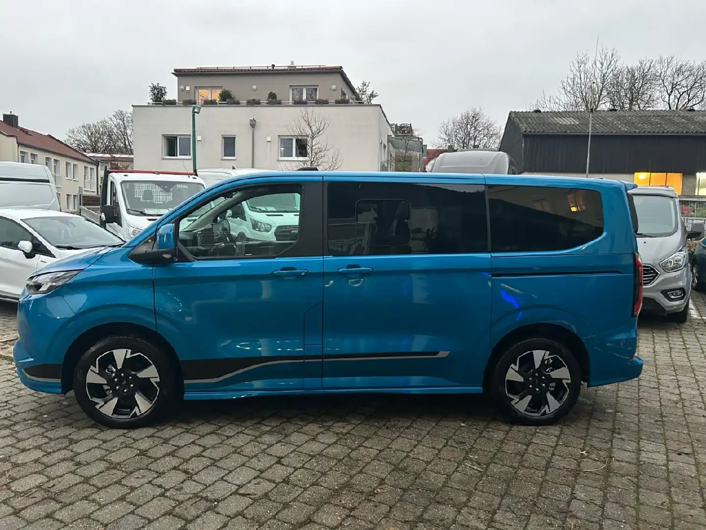 Ford Tourneo Custom E 340 L1 Tourneo Sport RWD Blau - 2