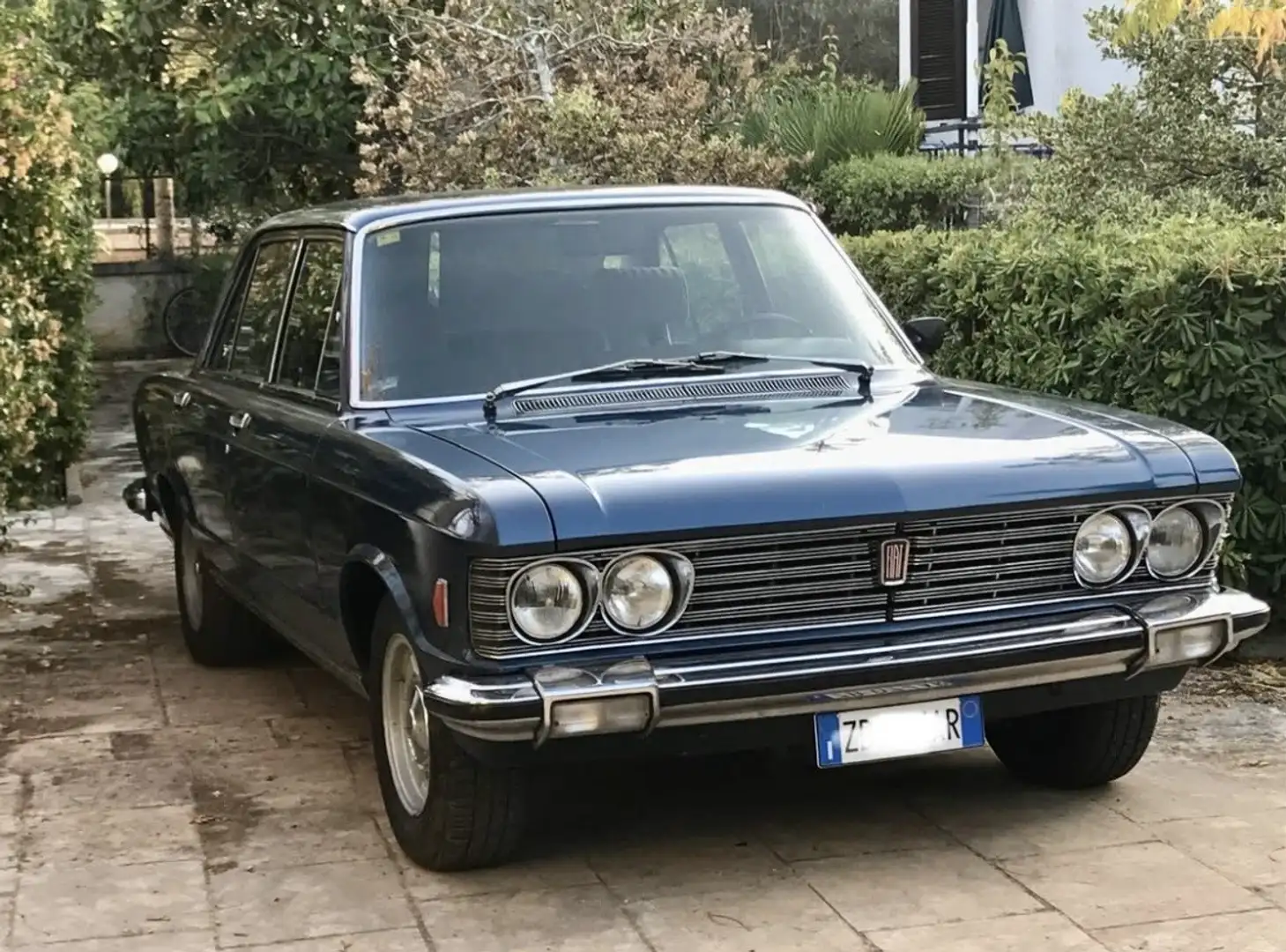 Fiat 130 3200 Berlina manual Blau - 1