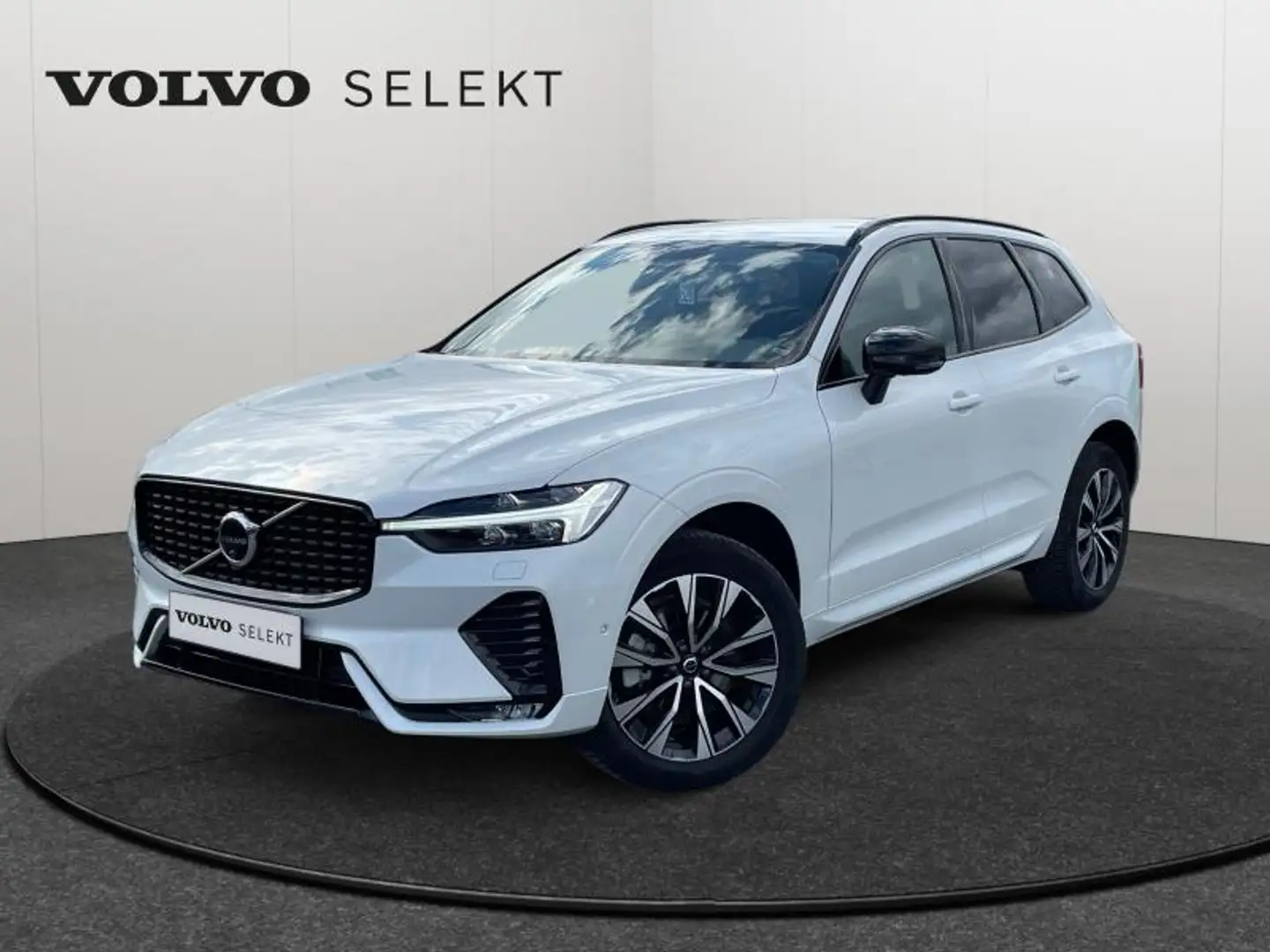 Volvo XC60 B4 Plus Dark / Essence Blanco - 1