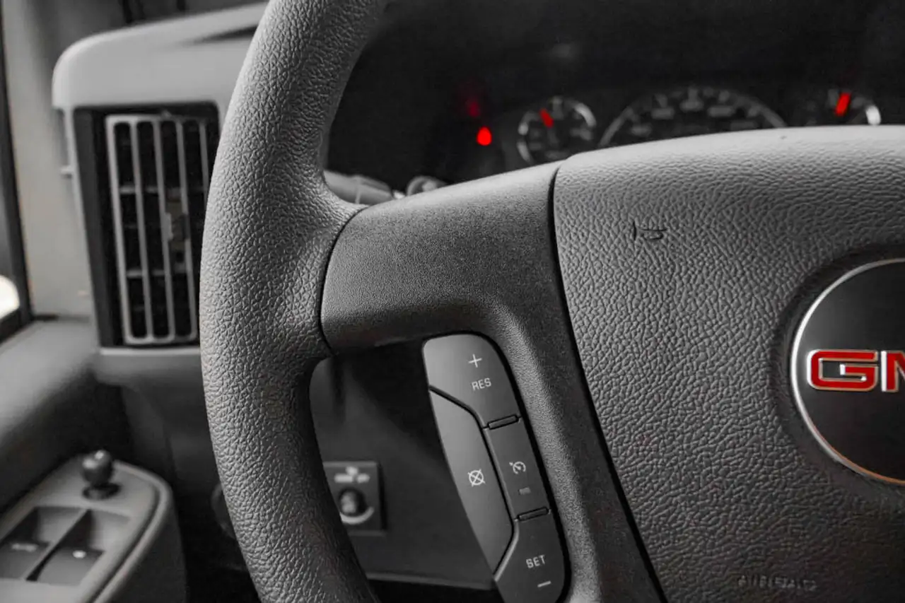 GMC Savana снимка GMC Savana